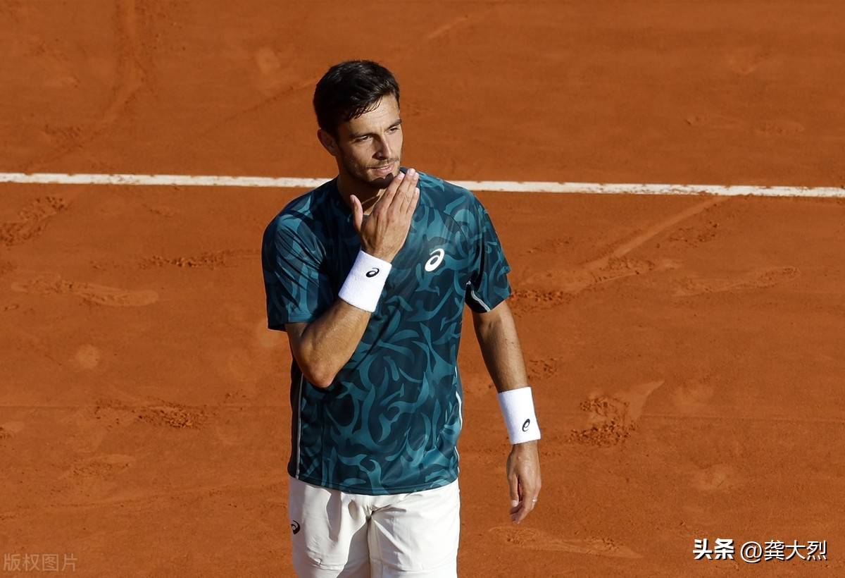 蒙特卡洛大师赛完胜法网,西西帕斯扛起全队 蒙特卡洛大师赛完胜法网,西西帕斯扛起全队