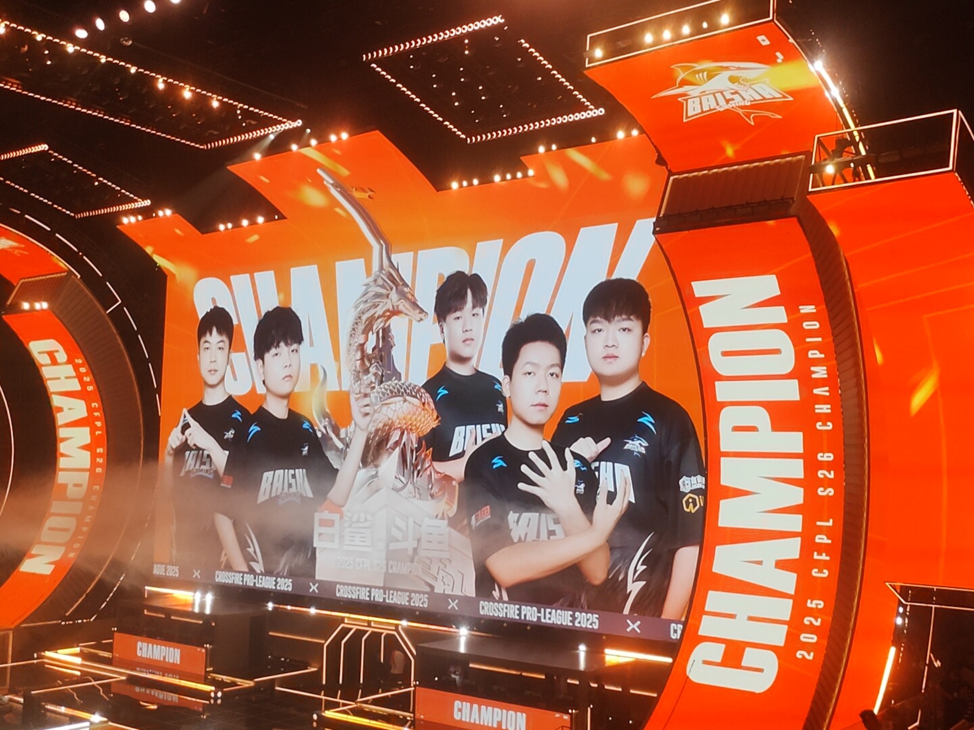 比赛进入白热化，双方鏖战角逐胜利